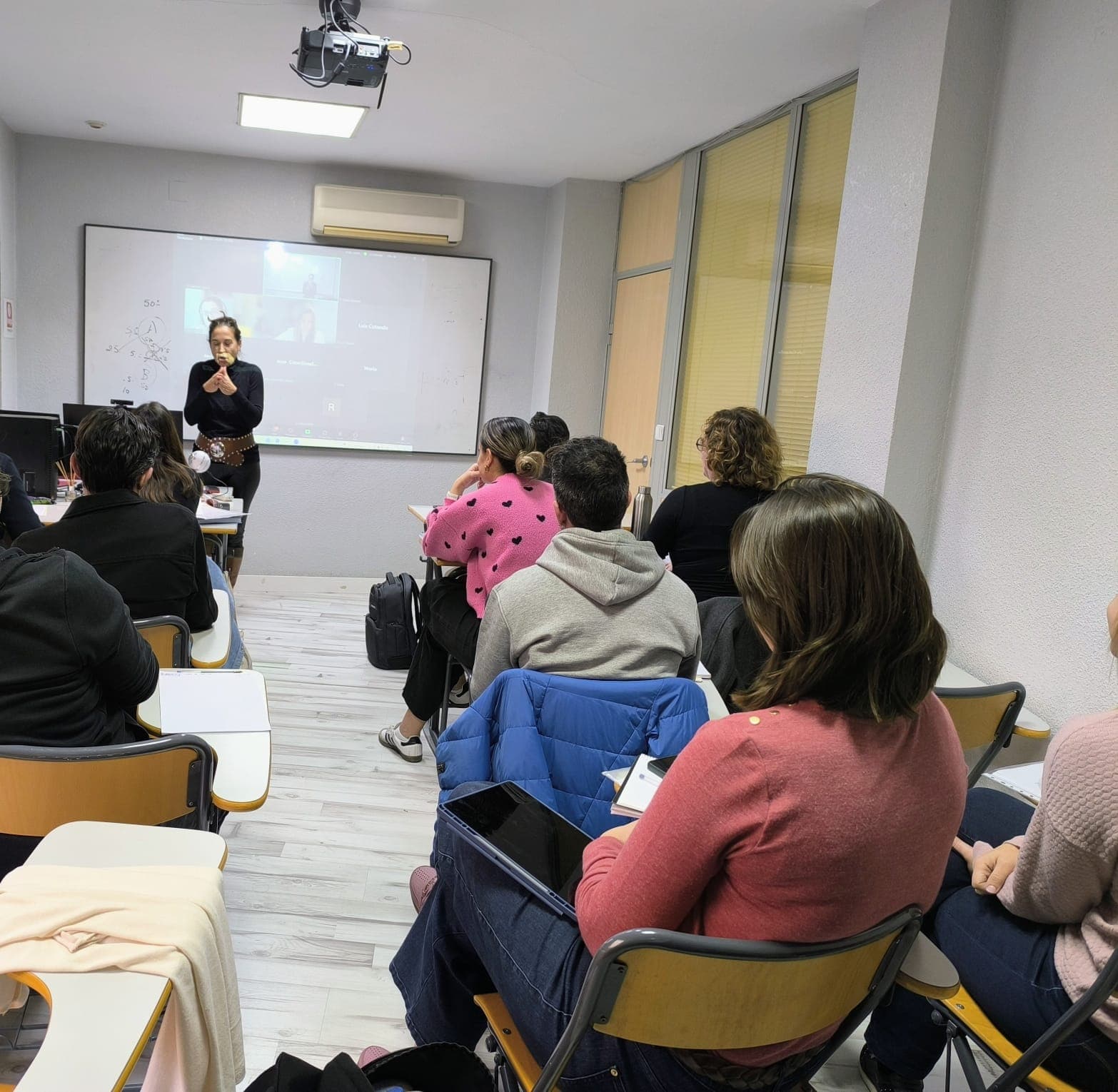 alumnos presenciales en clase de ivep alumnos presenciales en clase de ivep